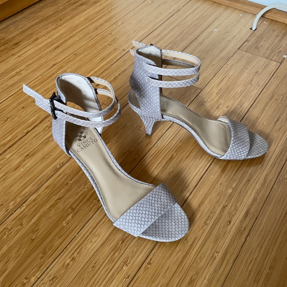 Vince Camuto heels size 7, EUC